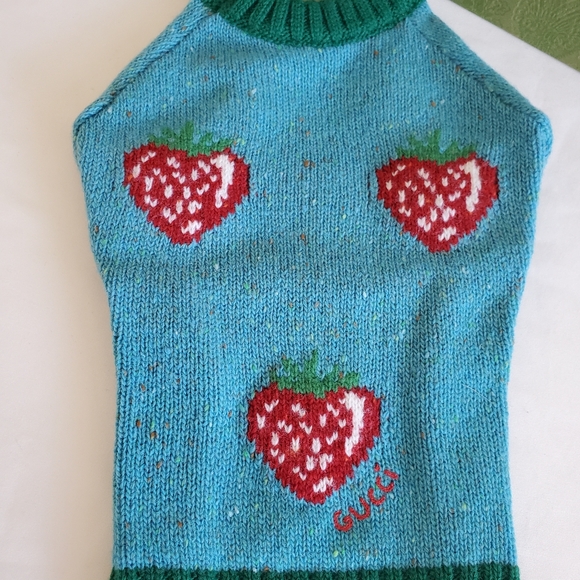 NWT Gucci Blue Green Red Strawberries Wool Knit Pet Sweater Size XXS - Picture 2 of 14